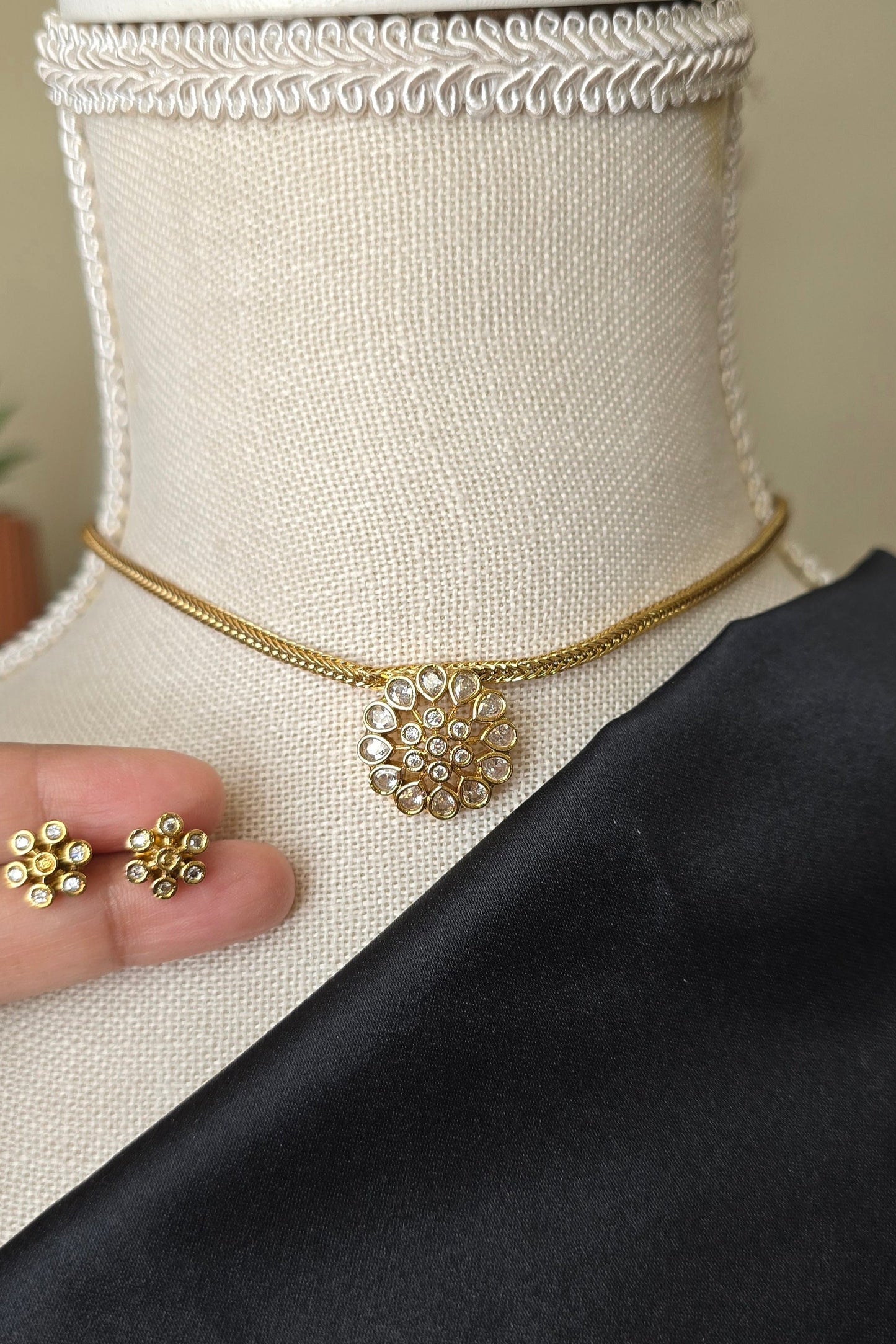 Thin Choker Gold finish matching studs Trendy Jewellery set